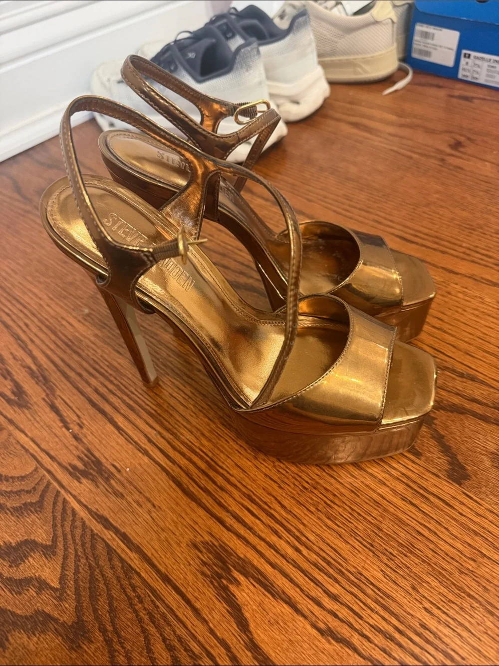 Steve Madden Gold Platform Strappy High Heel Sandals size 8.5